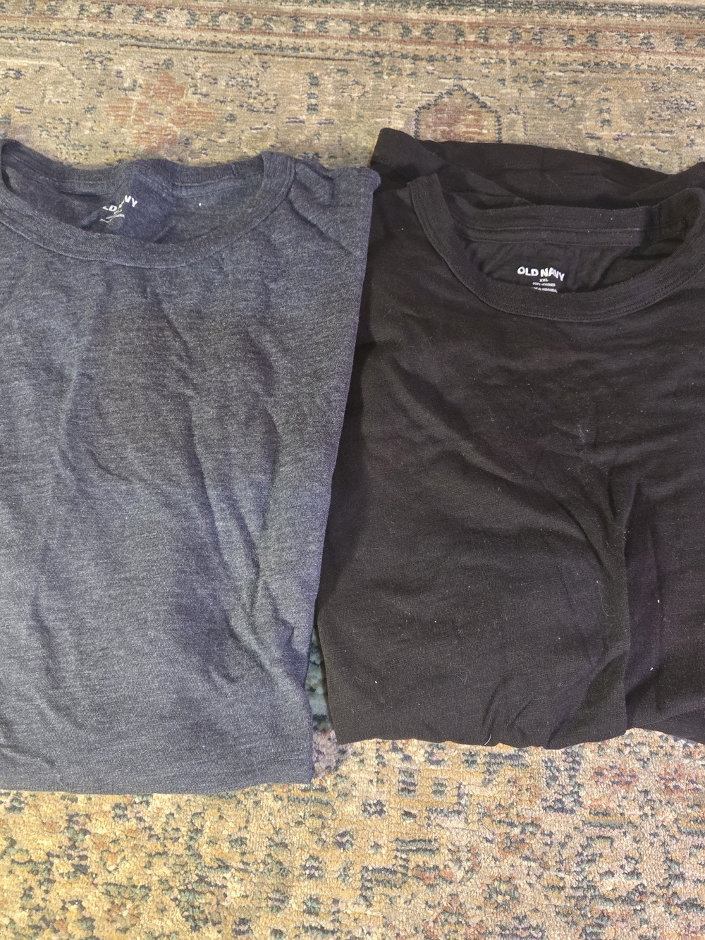 Lot of 2 Men's XXL Old Navy T Shirts - Black & Gray
